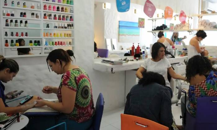 Anvisa proíbe duas substâncias utilizadas em unhas em gel>