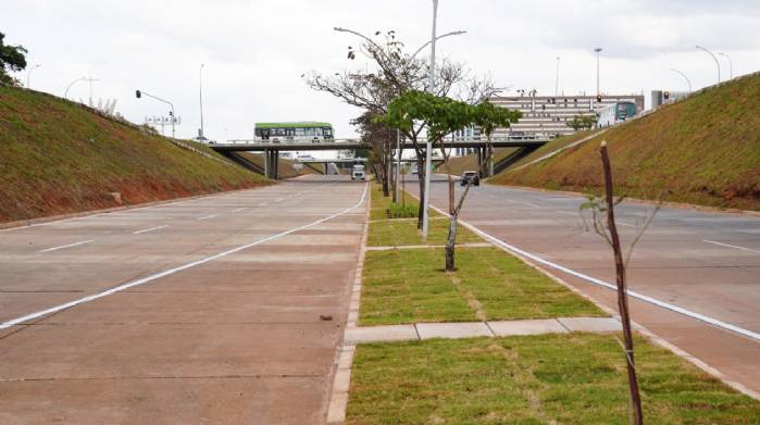Após reforma do pavimento rígido, via do Buraco do Tatuí é liberada