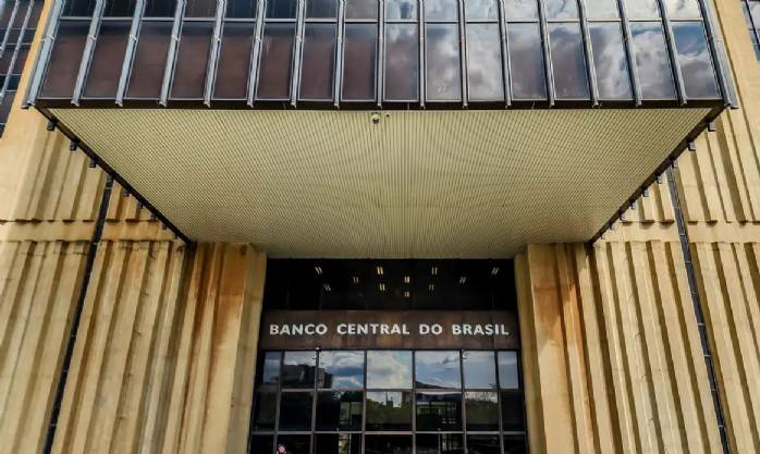 Banco Central amplia exigências para instituições participarem do Pix>