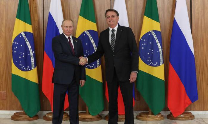 Bolsonaro conversa com Putin sobre cooperação na área de saúde