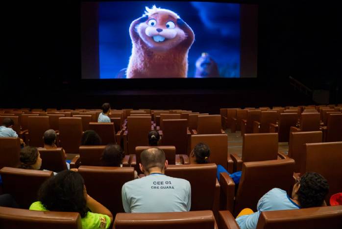 Cinema inclusivo leva estudantes ao Cine Brasília em ação pedagógica