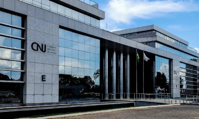 CNJ e CNMP aprovam novos penduricalhos para juízes e membros do MP