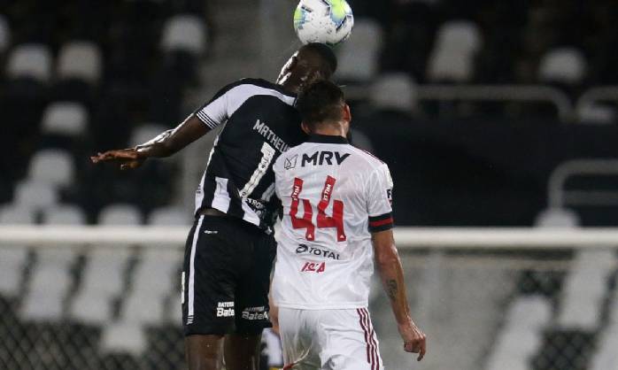 Flamengo enfrenta Botafogo em busca da liderança do Carioca