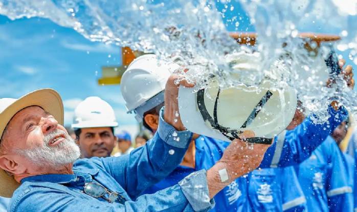 Lula entrega obras de saneamento e abastecimento de água na Bahia