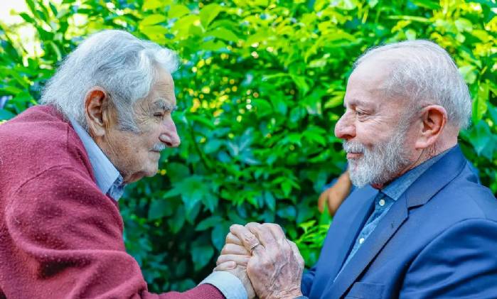 Lula: Mujica mostrou que luta política e doçura podem andar juntas