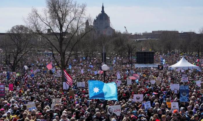 Manifestações anti-Trump reúnem milhões em diversas cidades dos EUA'