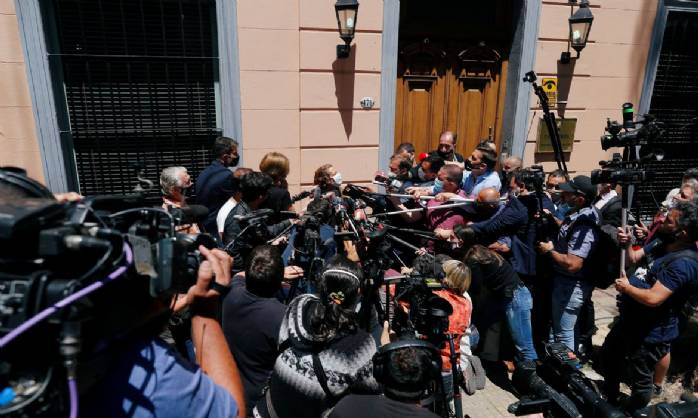 Médico pessoal de Maradona se apresenta a procuradores