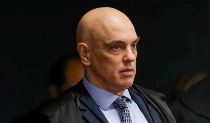 Moraes volta a pedir que PGR se manifeste sobre arma de Bolsonaro>