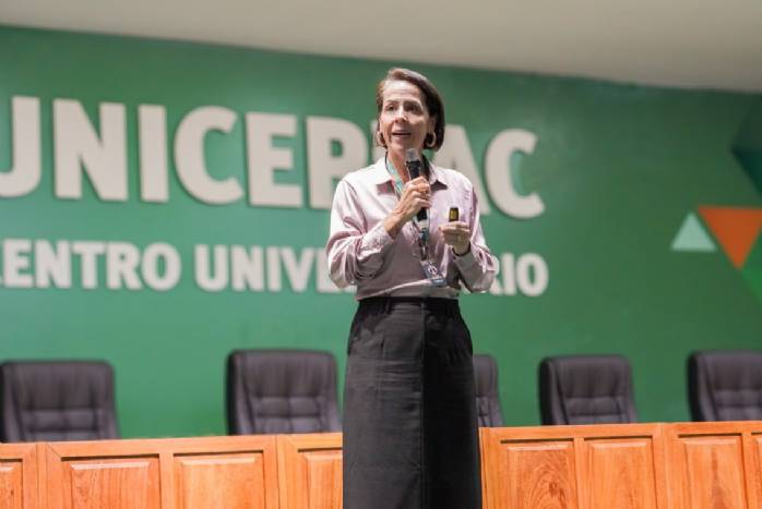 Mulheres representam 59% das matrículas na educação superior no Brasil>