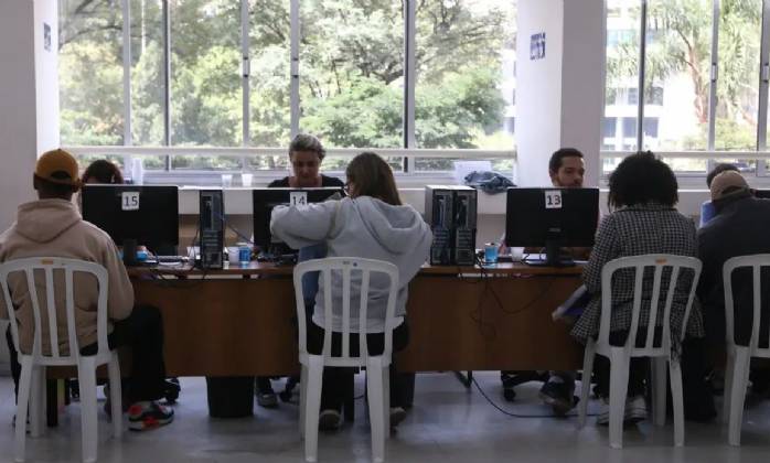 Mutirão para trans e travestis oferece mais de 1 mil vagas de emprego