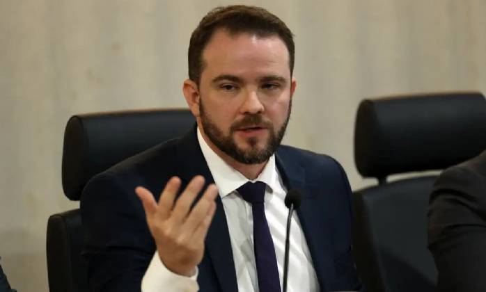 Nova versão do Desenrola será lançada após viagem de Lula, diz Durigan