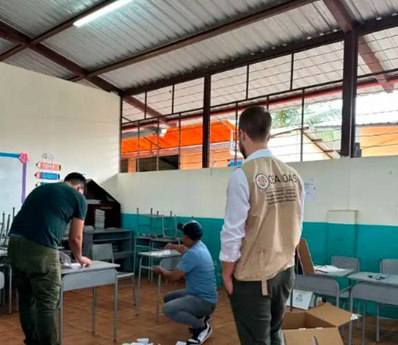 Observadores internacionais descartam fraude em eleição no Equador