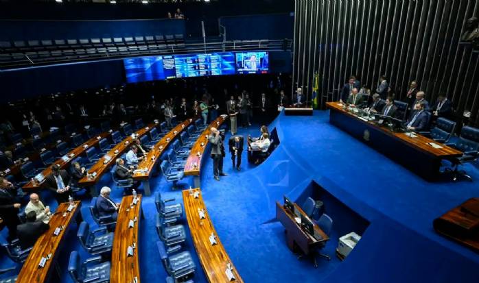 Senado aprova isenção de IR para quem ganha até dois salários-mínimos