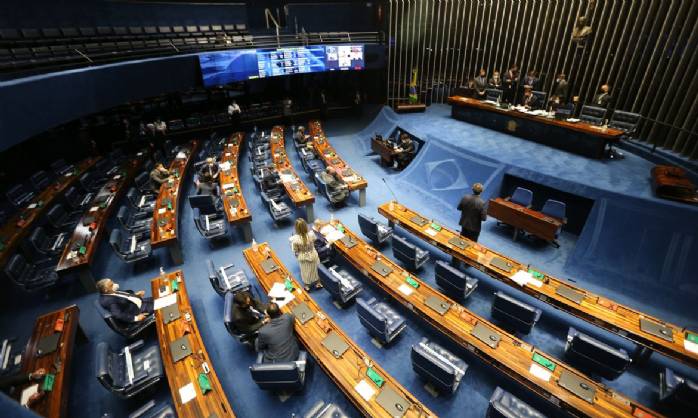Senado: relatório da MP da Eletrobras é lido; votação deve ser amanhã