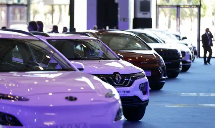 Vendas de veículos novos recuam em junho, mas crescem 4,8% semestre>
