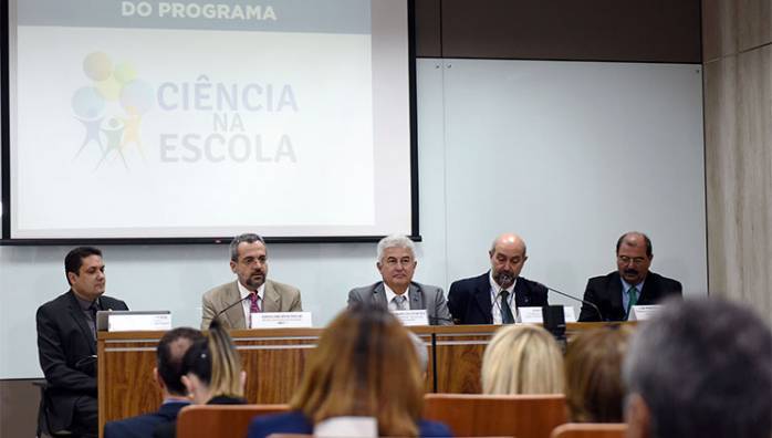 MEC e MCTIC lançam Programa Ciência na Escola com o objetivo de modernizar o ensino de Ciências