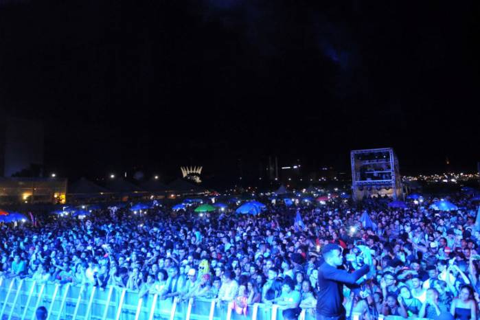 Mais de 20 mil pessoas participaram da festa dos 59 anos de Brasília