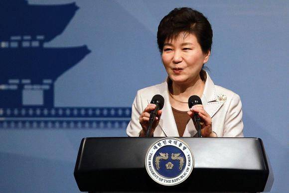Ex-presidente da Coreia do Sul é condenada a 24 anos de prisão por corrupção