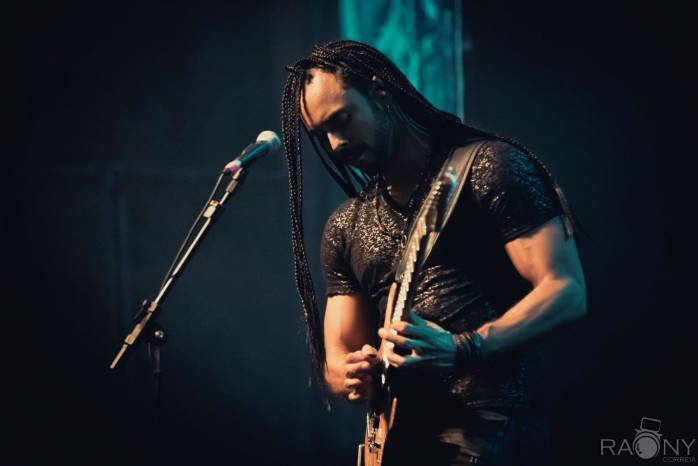Marcelo Barbosa, guitarrista do Angra, lança clipe de novo single