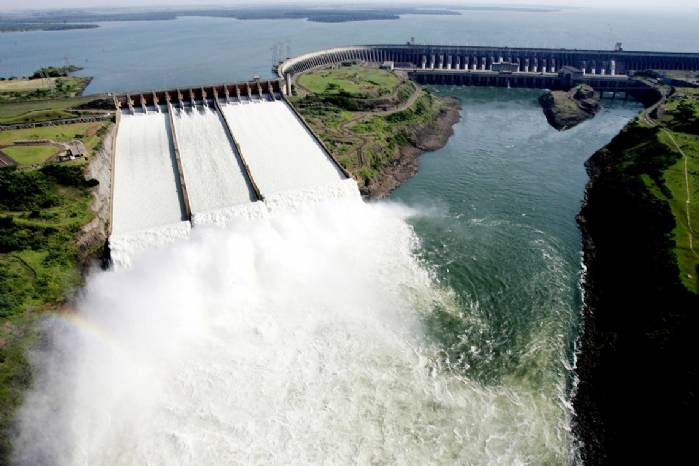 Brasil e Paraguai cancelam ata sobre compra de energia de Itaipu