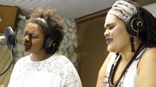 Pioneira do rap nacional, Vera Veronika lança clipe em homenagem às mulheres negras