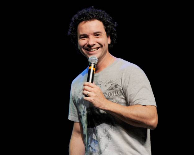 Marco Luque apresenta novo espetáculo em Brasília