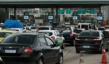 Andarilho invade Ponte Rio-Niterói e causa confusão no trânsito