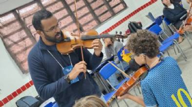 Projeto Vamos Tocar, uma Imersão em Música linda que está acontecendo durante o feriado prolongado em Santa Maria