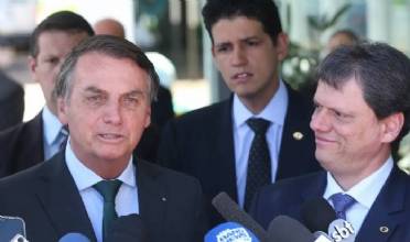 Bolsonaro indica Tarcísio e mais 14 testemunhas em processo no STF