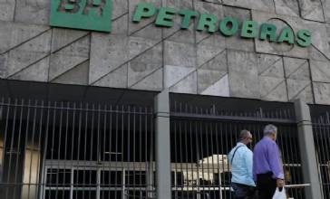 Com alívio da guerra, Petrobras reduz preço do querosene de aviação