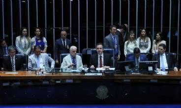 Congresso promulga emenda à Constituição para cortar gastos do governo