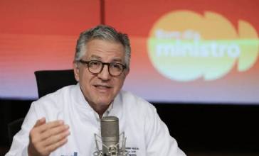 Estamos vencendo essa batalha, diz Padilha sobre vacinação
