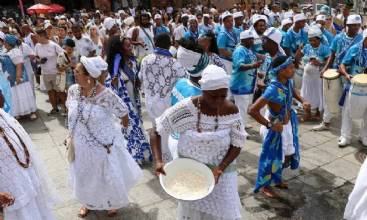 Fortaleza celebra Dia de Iemanjá com festejos pela cidade