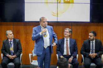Governador Ibaneis Rocha toma posse na Academia Brasiliense de Direito