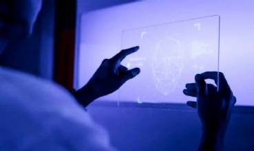 Inteligência artificial ameaça aprendizado da escrita, alerta autor