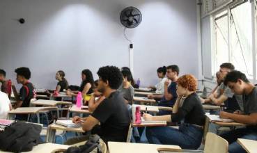 MEC apoiará 393 cursinhos populares em 2025