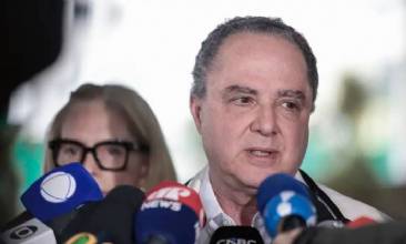 Médico diz que Lula retirou lesão e deve repousar nos próximos dias