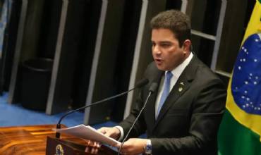 Mendes suspende julgamento de governador do Acre no STJ por 15 dias