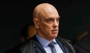 Moraes volta a pedir que PGR se manifeste sobre arma de Bolsonaro