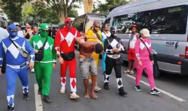 Policiais civis fantasiados prendem homem com celulares roubados em SP