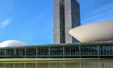 Projeto que susta regras de aborto legal em crianças avança na Câmara